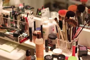 资深化妆师的专业化妆品清单 打造完美妆容的必备品
